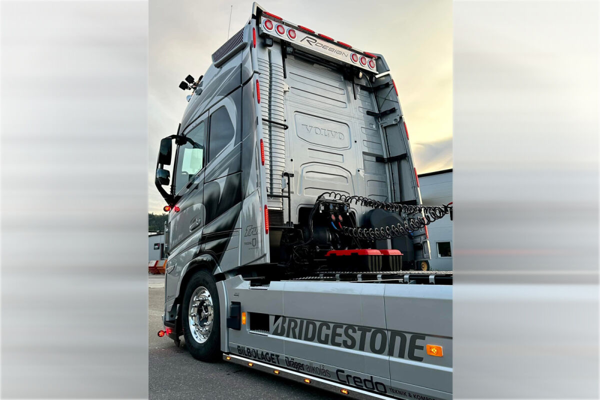 01-4963 - WSI - Volvo FH5 Globetrotter XL 6x2 3achs Zugmaschine - Tank Cargo - SE